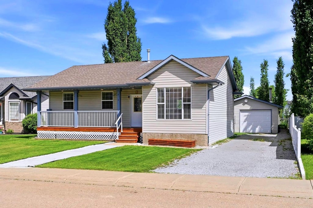 Photo of 54A Avenue Crescent #4518, Innisfail, AB T4G 1X8 (MLS # A2324062)