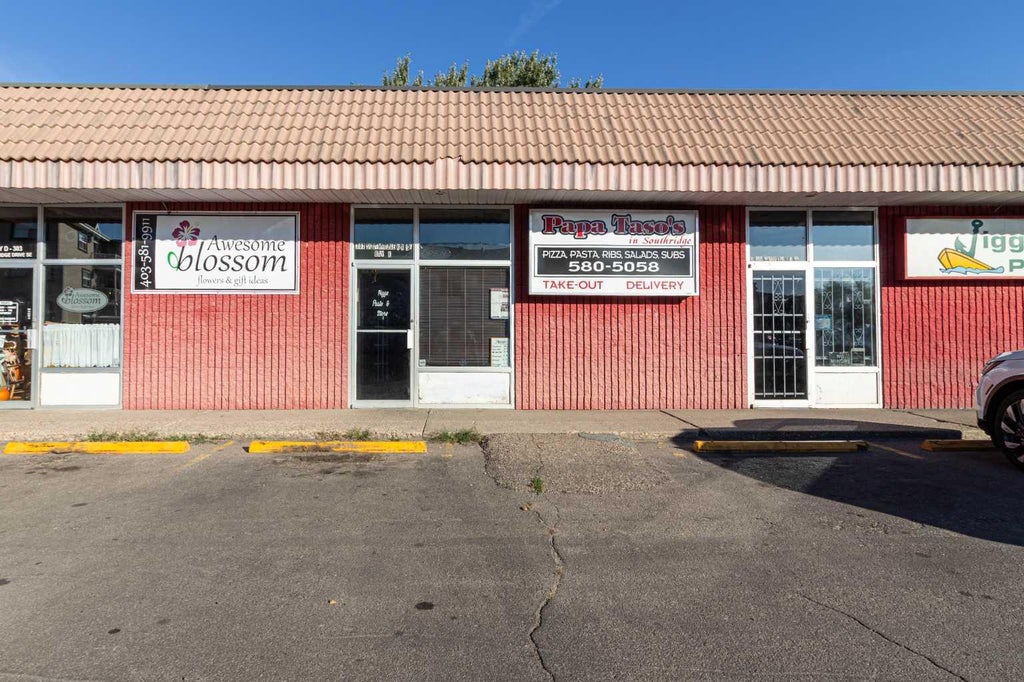 Photo of 303 Southridge Drive SE #E, Medicine Hat, AB T1B 3S1 (MLS # A2347687)