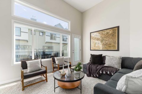 126 Everhollow Heights SW Calgary AB T2Y 5B4