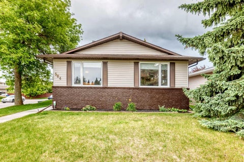 Photo of 584 Woodhill Place SW, Calgary, AB T2W 3L5 (MLS # A2320553)