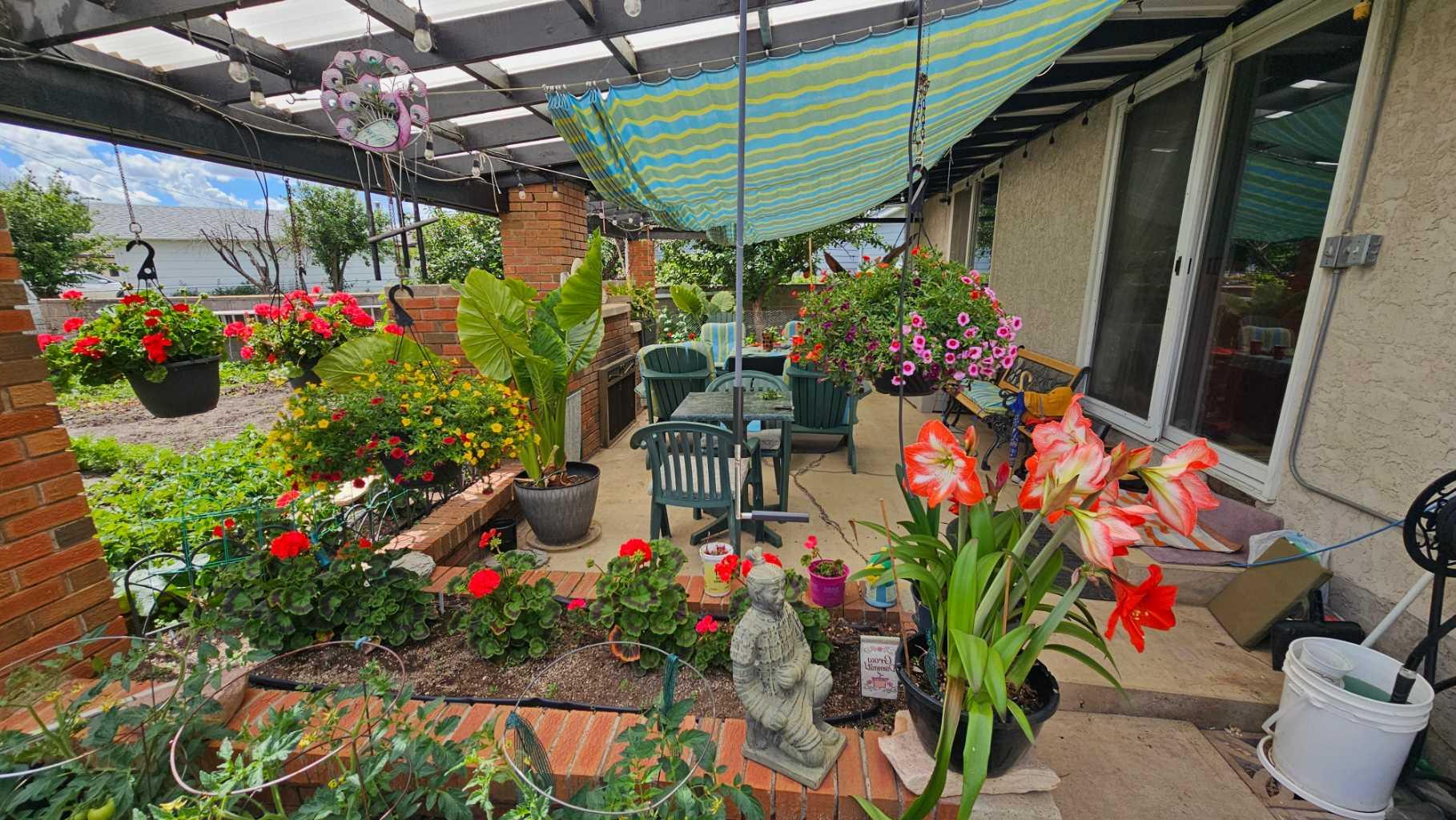 4913 Parkview Crescent