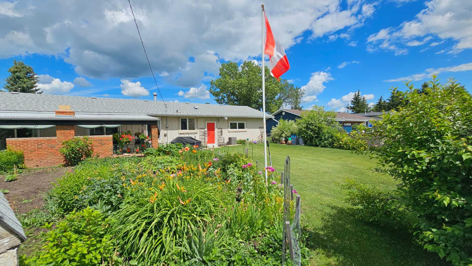 4913 Parkview Crescent