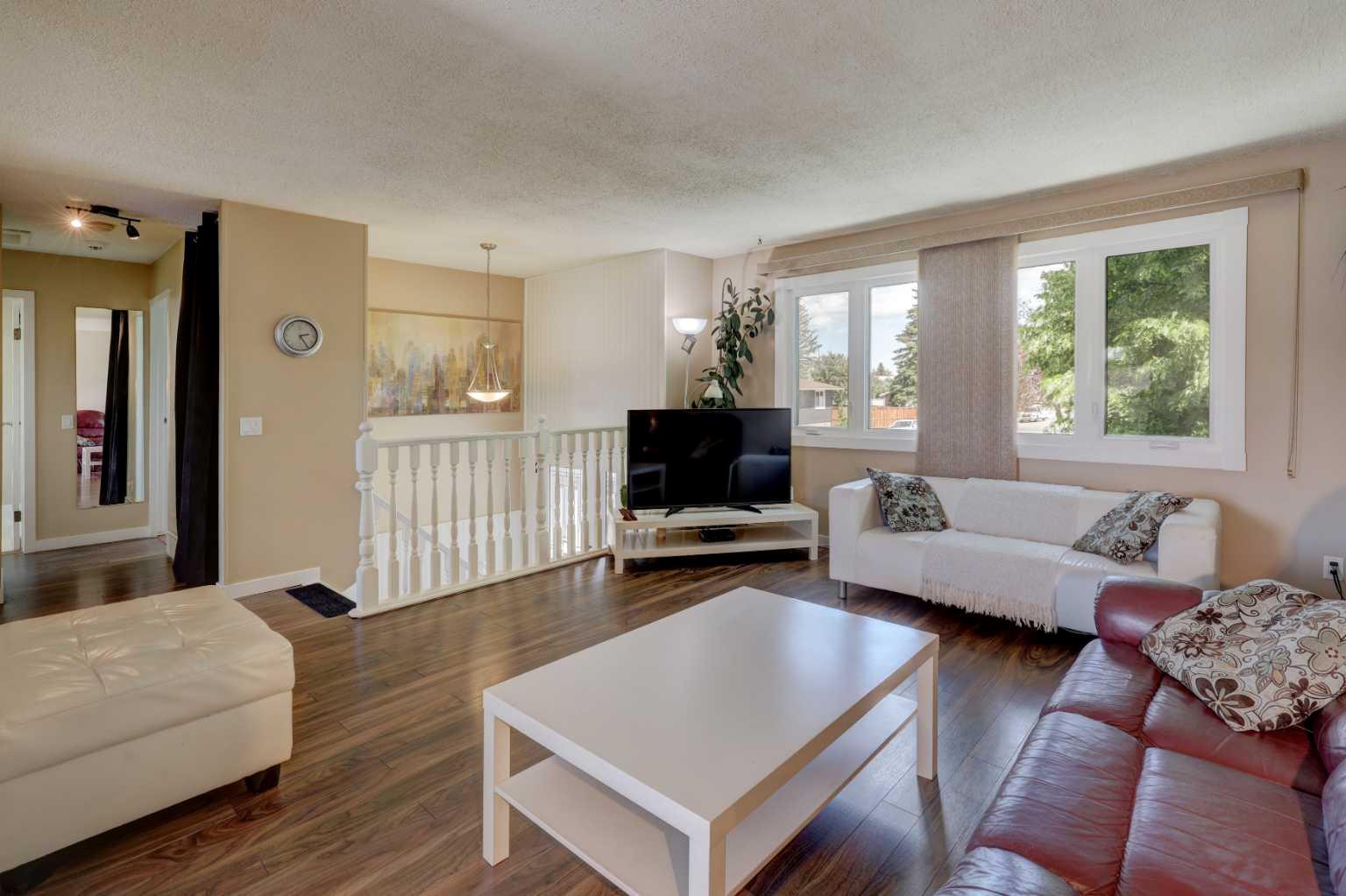252 Rundleview Drive NE