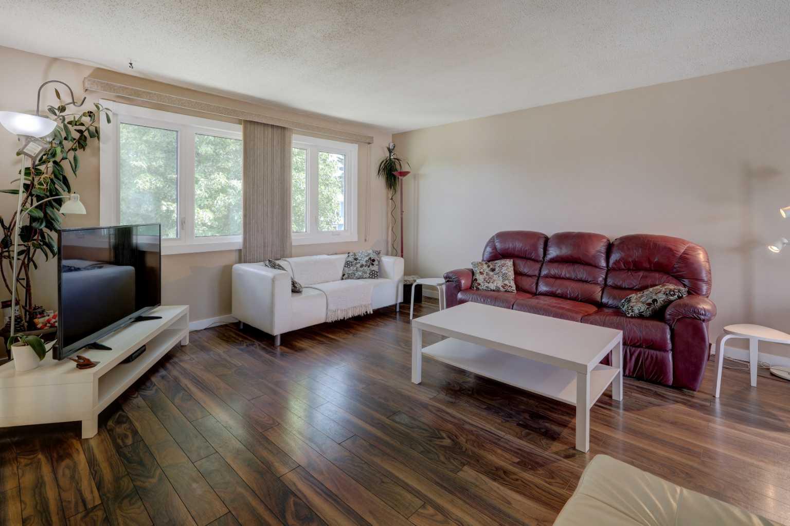 252 Rundleview Drive NE