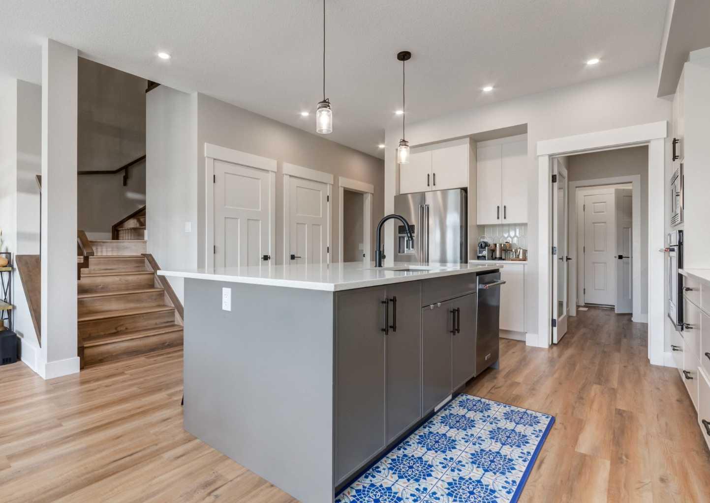 163 Arbour Lake Rise NW