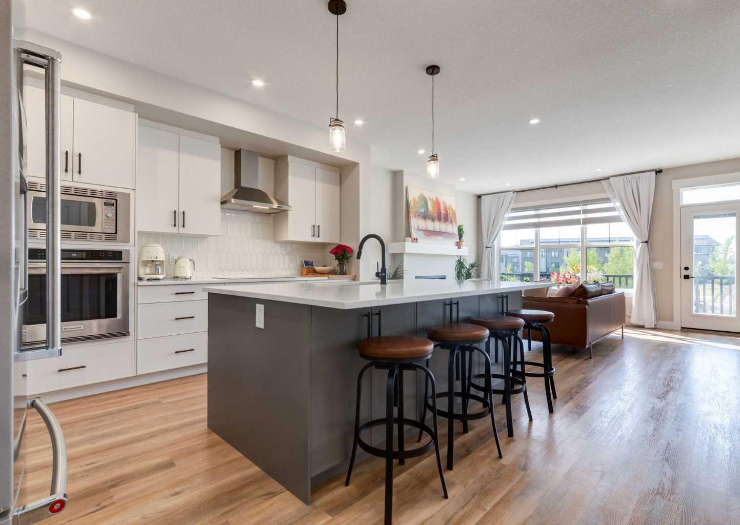 163 Arbour Lake Rise NW