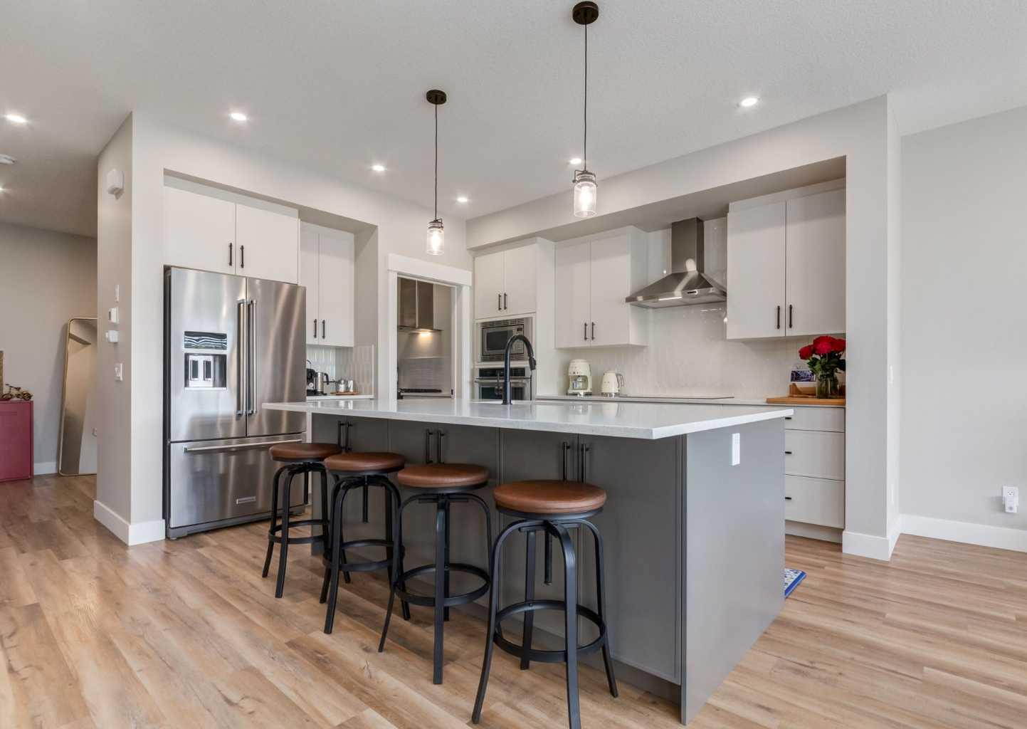 163 Arbour Lake Rise NW