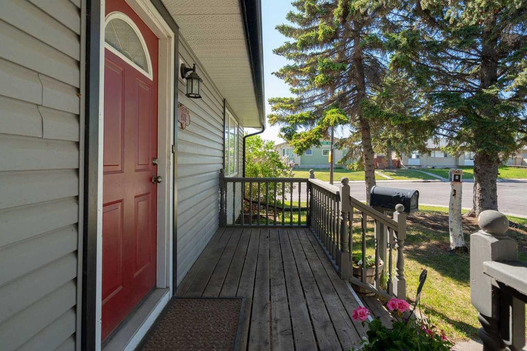 Photo of 4609 Marcombe Way NE, Calgary, AB T2A 3G6 (MLS # A2303431)