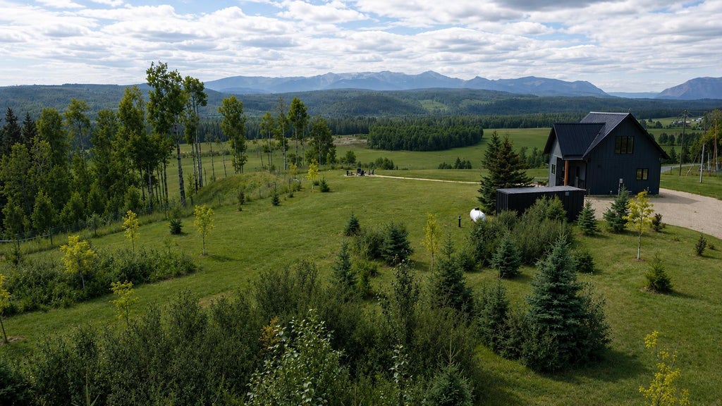 Photo of 213 MISTY VALLEY CLOSE, Rural Clearwater County, AB T0M 2H0 (MLS # A2338882)