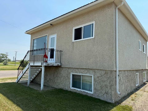 Photo of 3 Oak Avenue W, Brooks, AB T1R 0A3 (MLS # A2331736)