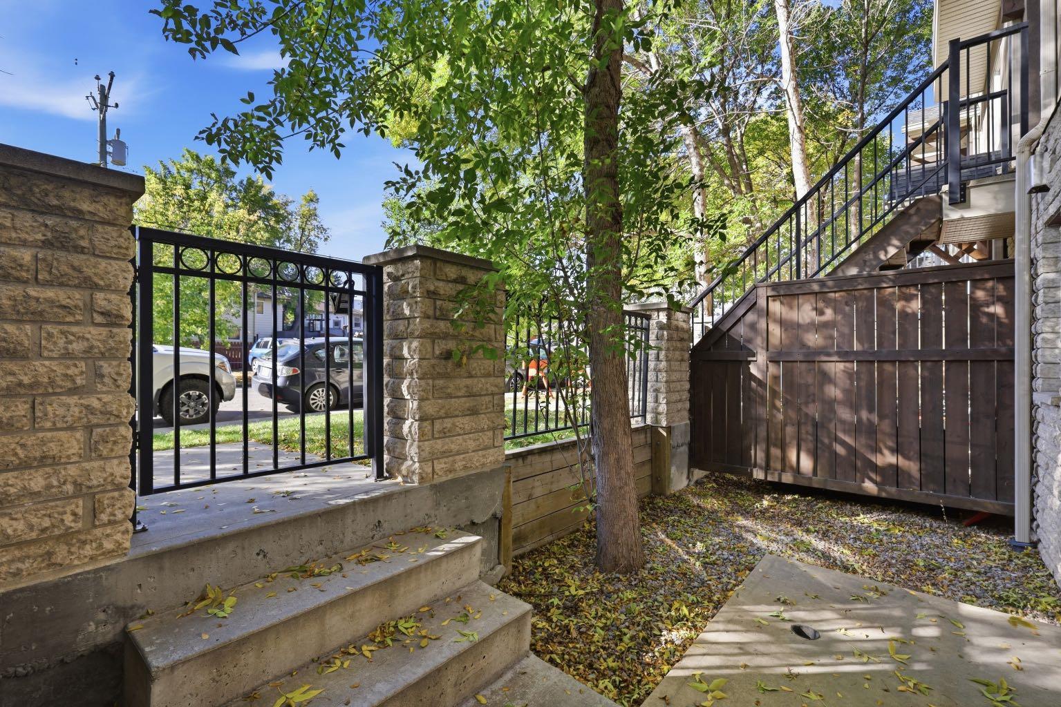 1728 35 Avenue SW 104