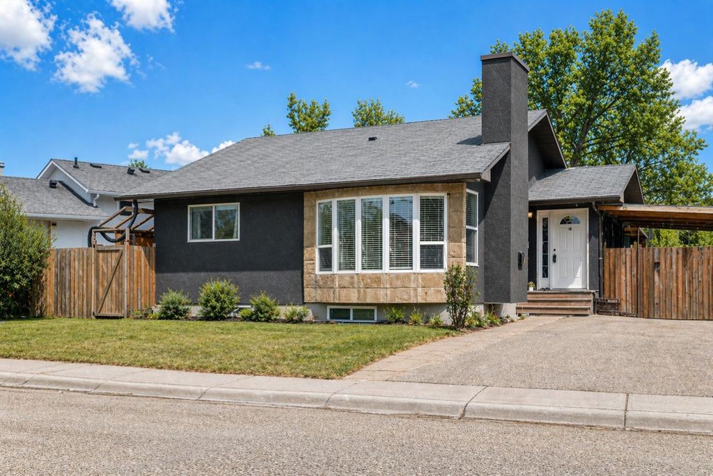 Photo of 19 Castlepark Way NE, Calgary, AB T3J 1R7 (MLS # A2297081)