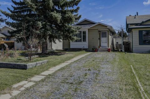 Photo of 184 Erin Croft Crescent SE, Calgary, AB T2B 2V1 (MLS # A2308427)