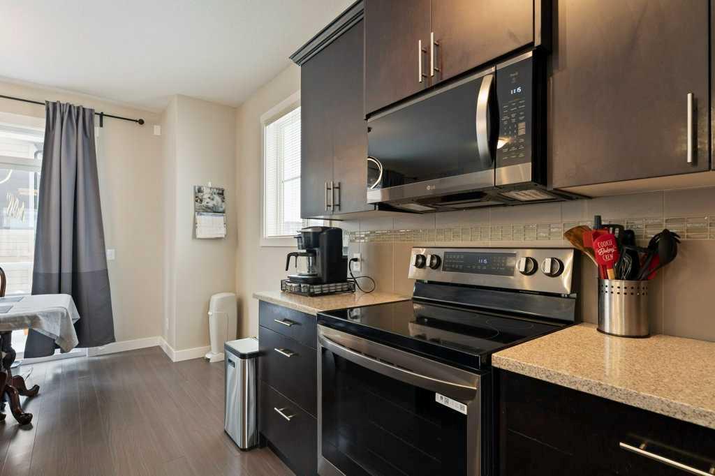 154 Redstone View NE