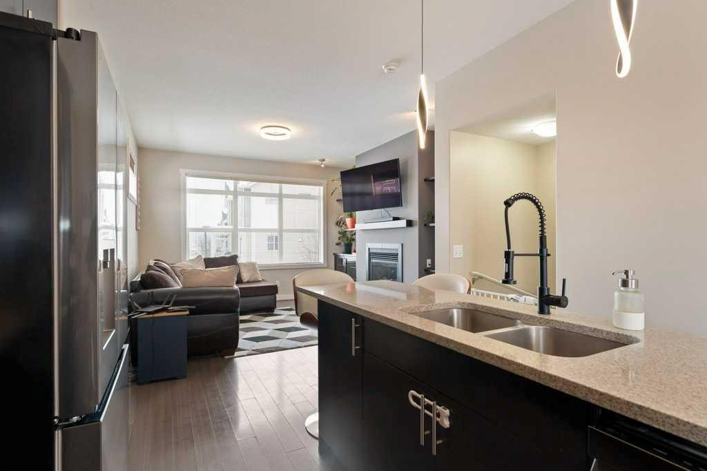 154 Redstone View NE