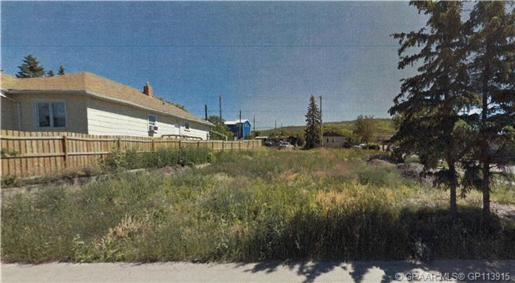 Photo of 9413/9411 98 Street, Peace River, AB T8S 1S4 (MLS # A2282161)
