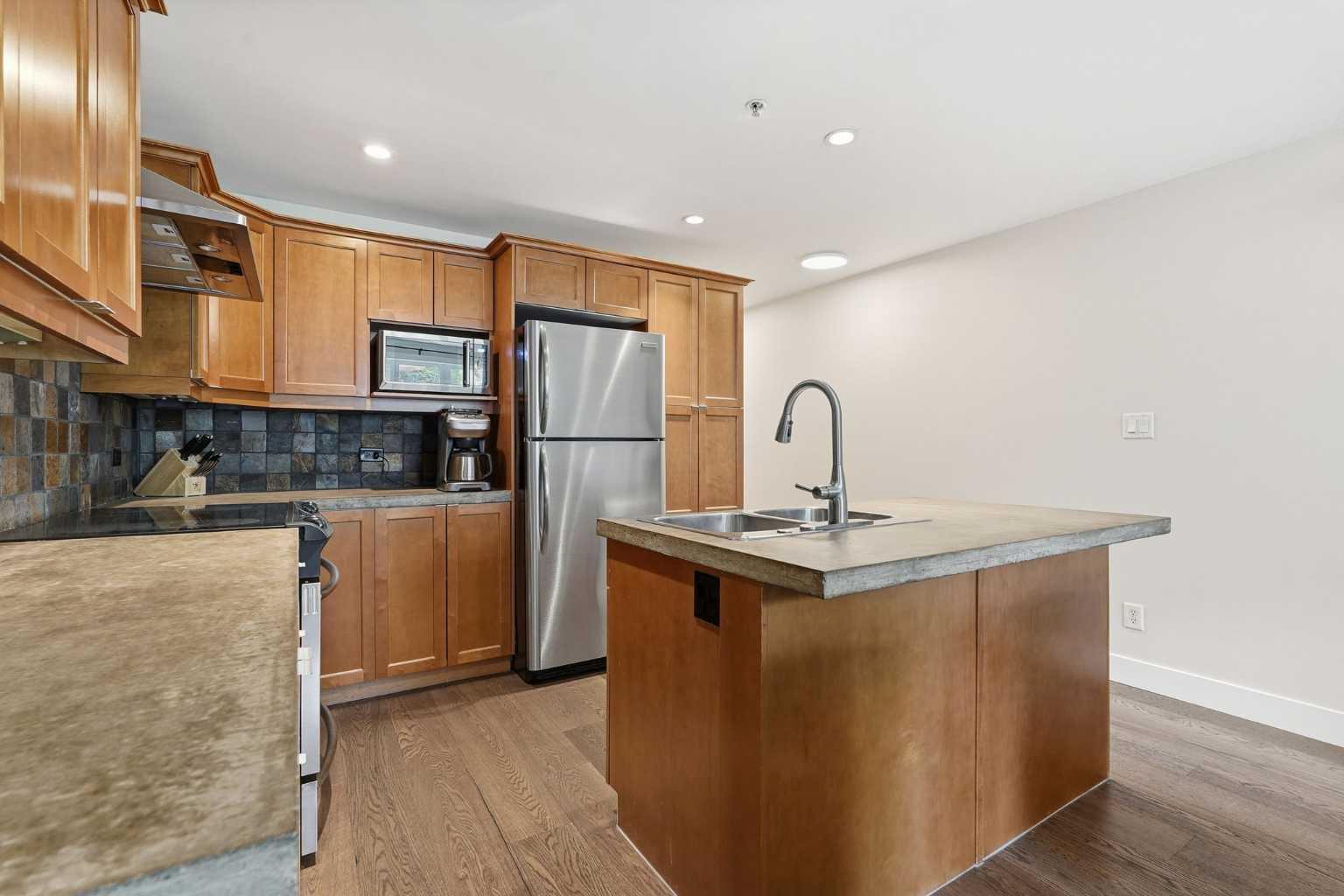 532 5 Avenue NE 305