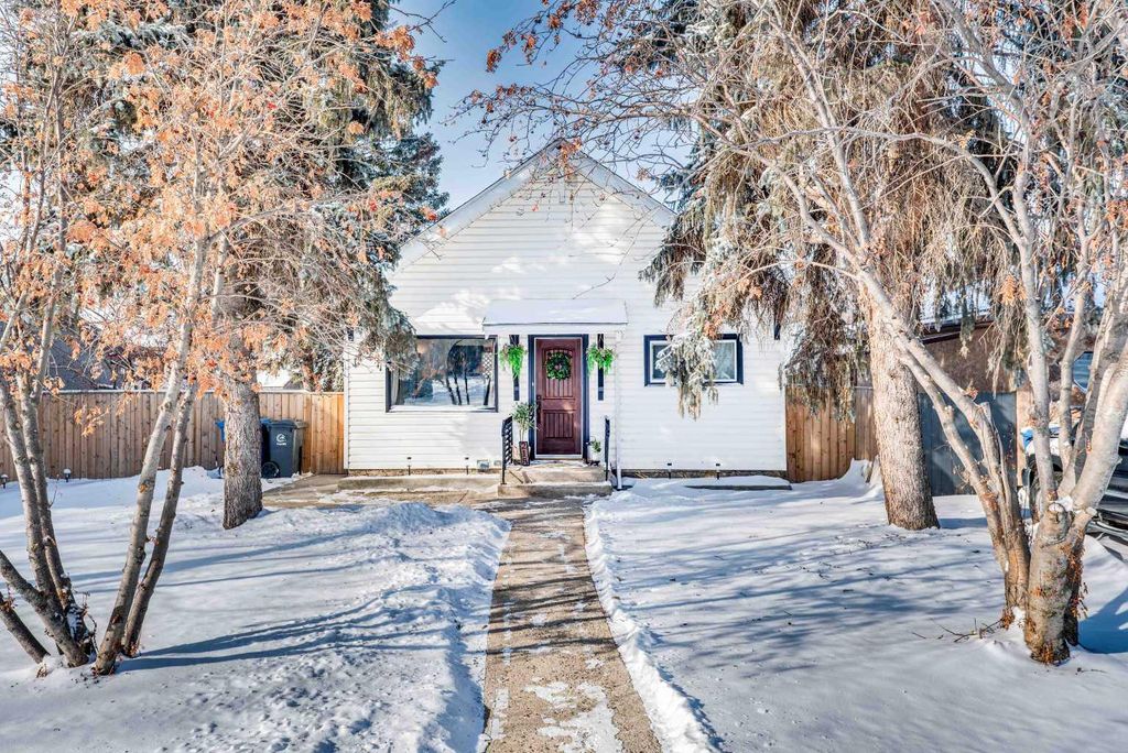 Photo of 215 4 Avenue SE, Three Hills, AB T0M 2A0 (MLS # A2288155)