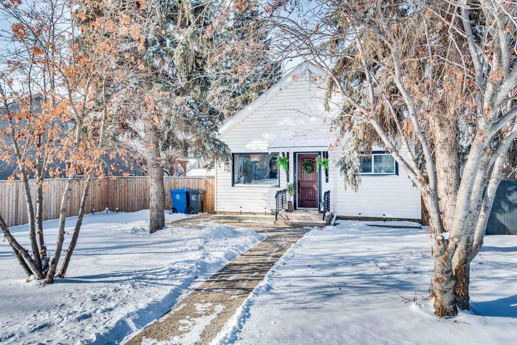 Photo of 215 4 Avenue SE, Three Hills, AB T0M 2A0 (MLS # A2288155)