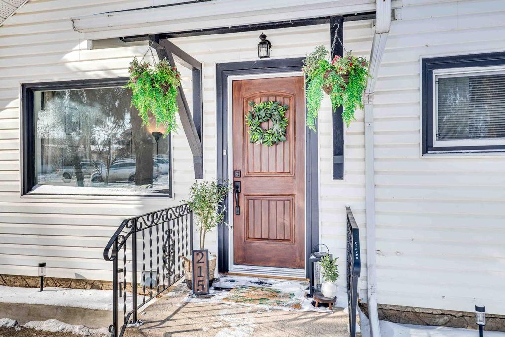 Photo of 215 4 Avenue SE, Three Hills, AB T0M 2A0 (MLS # A2288155)