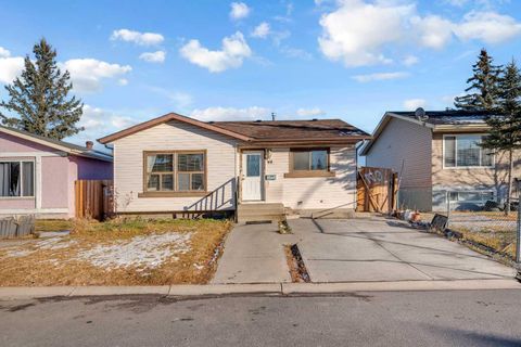 48 Faldale Close NE Calgary AB T3J 1V9