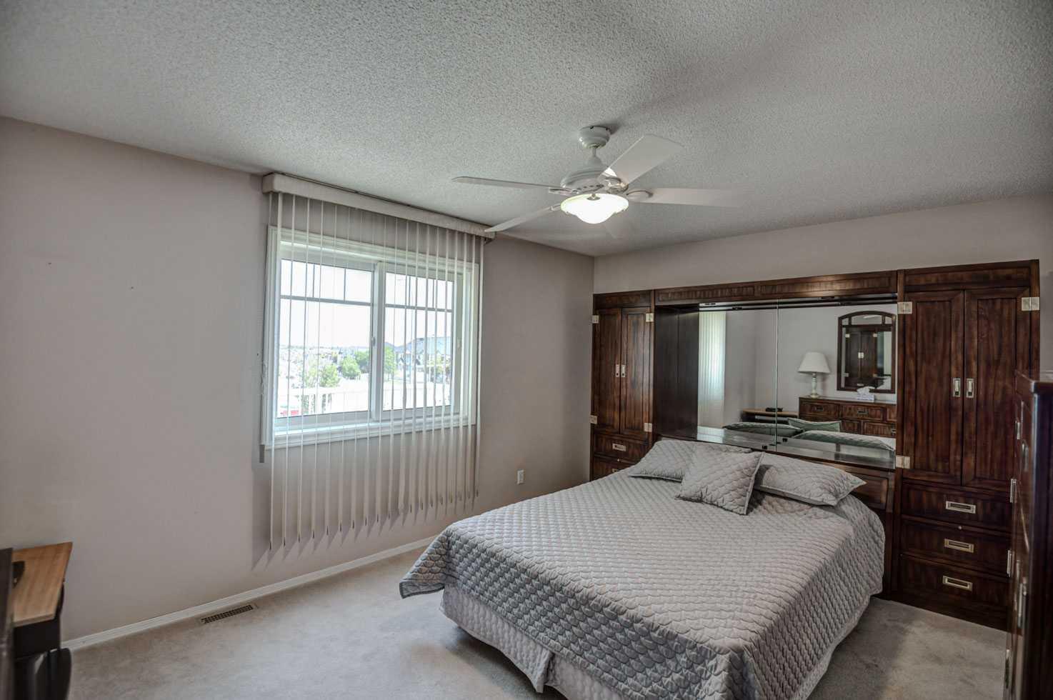 105 Somerglen Park SW