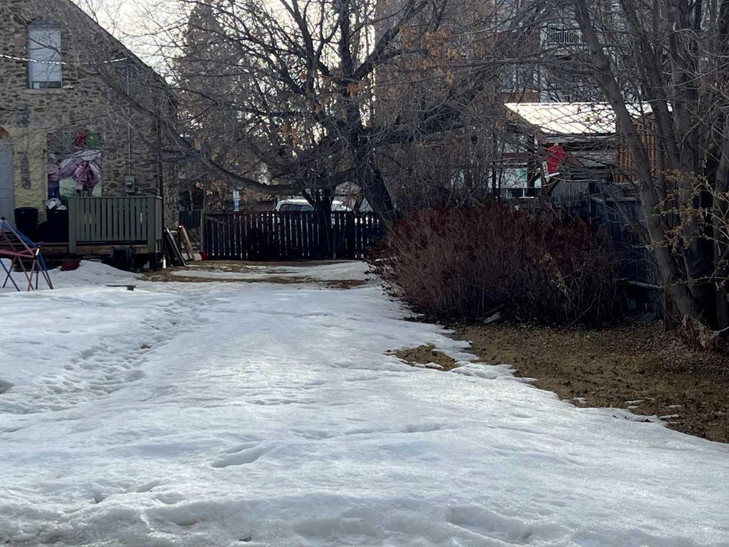 Photo of 5027 46 Street W, Sylvan Lake, AB T4S 1R4 (MLS # A2296029)