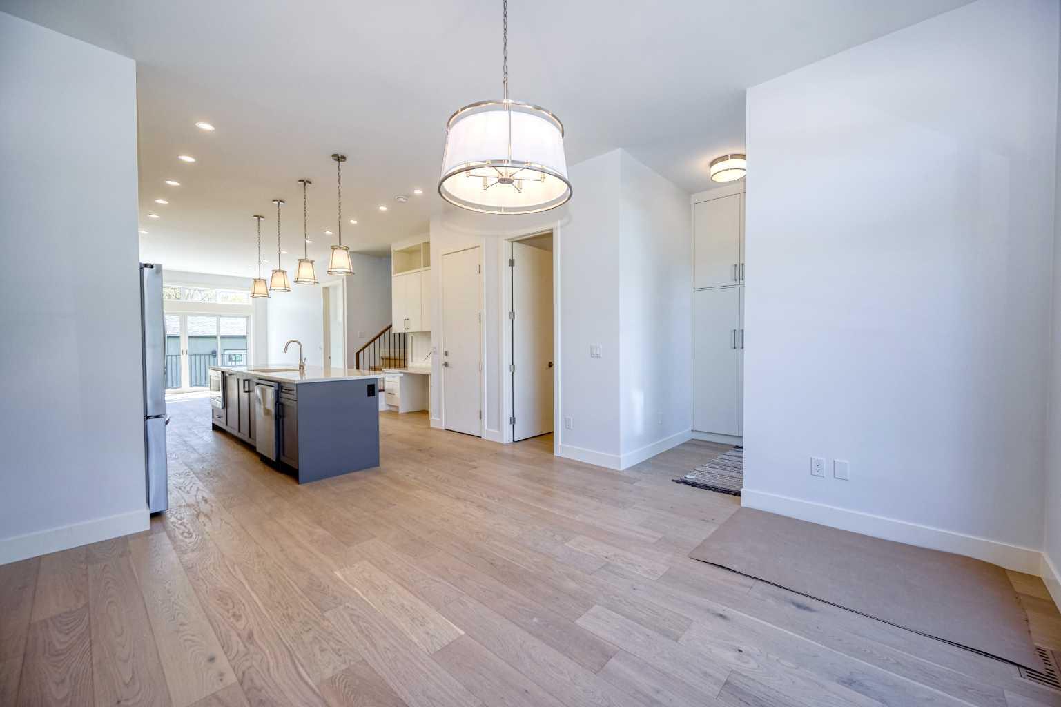 2008 26A Street SW