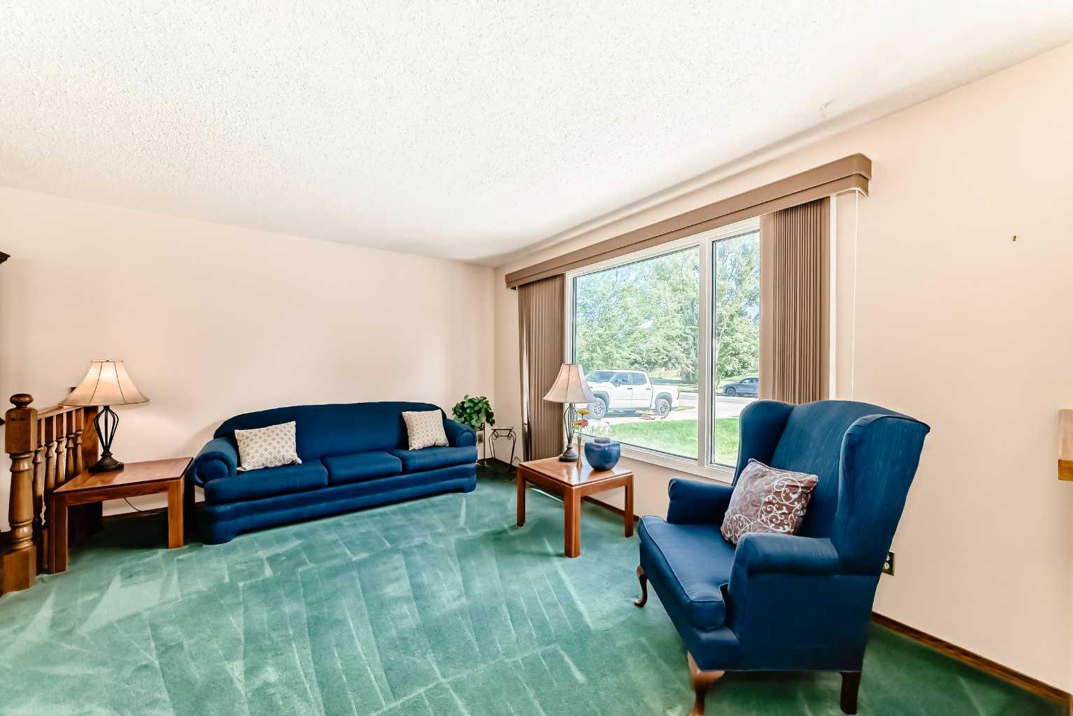237 Queensland Place SE