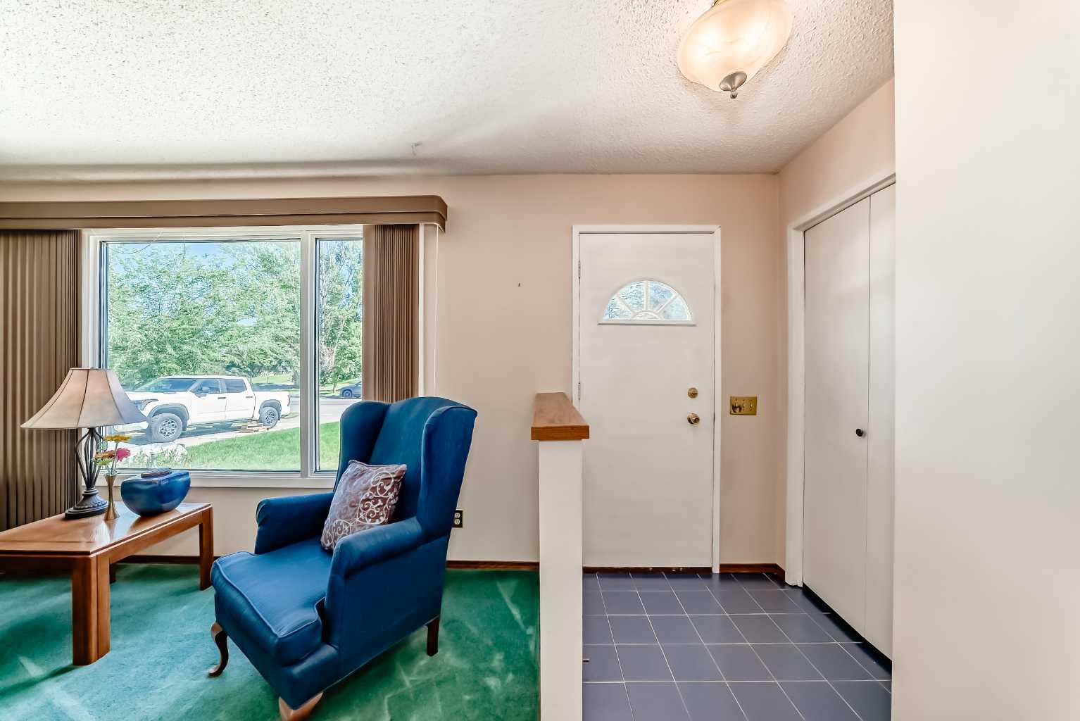 237 Queensland Place SE