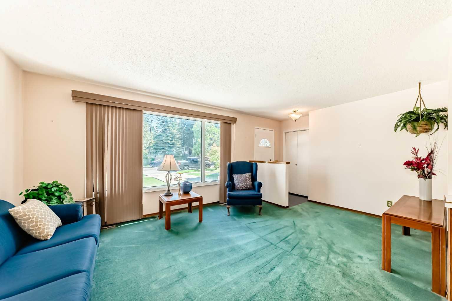 237 Queensland Place SE