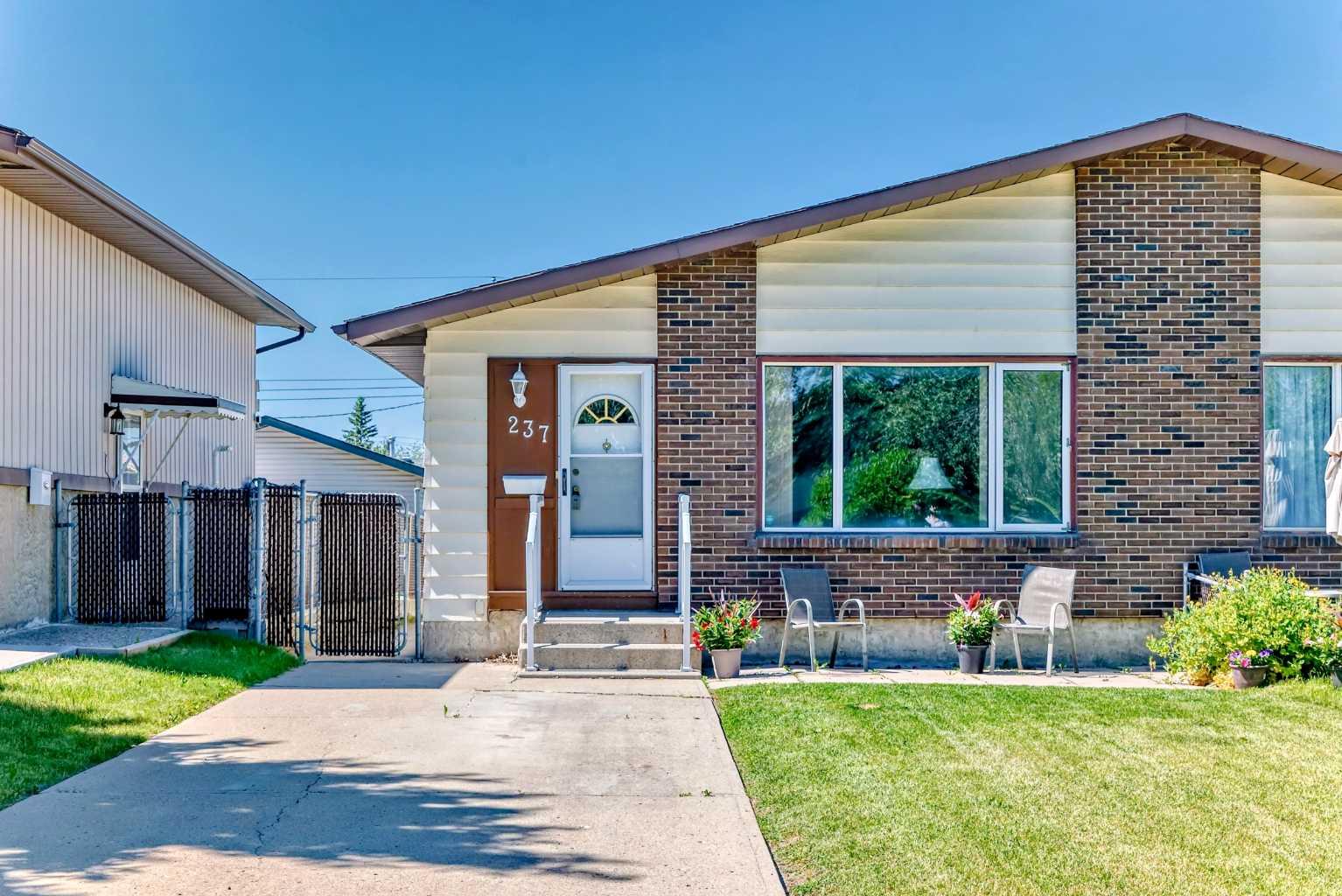 237 Queensland Place SE