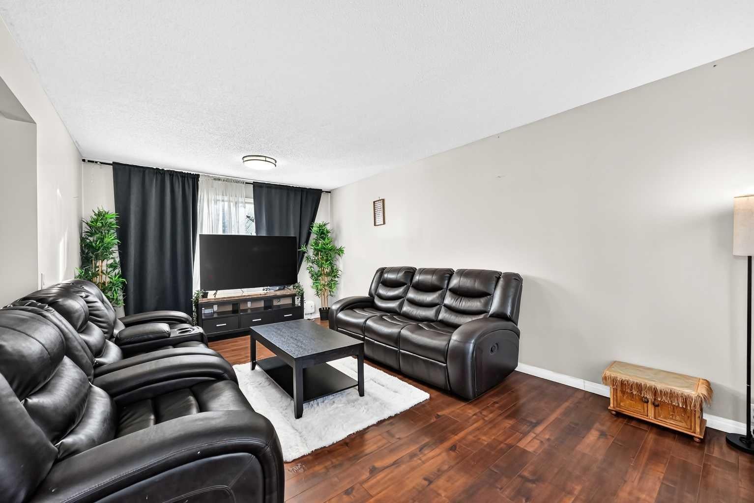 128 fallswater Crescent NE