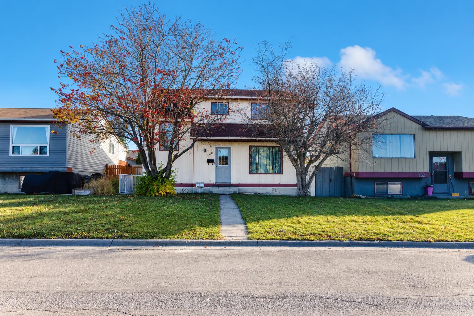 128 fallswater Crescent NE