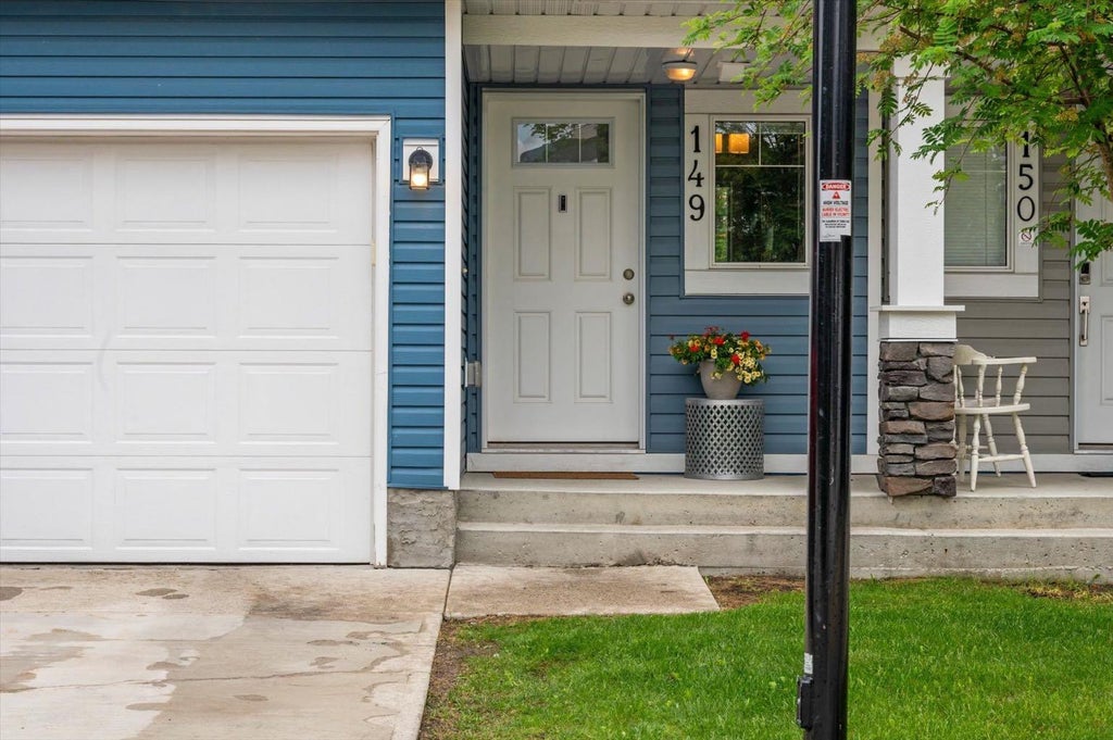 Photo of 2802 Kings Heights Gate SE #149, Airdrie, AB T4A 0T3 (MLS # A2319918)