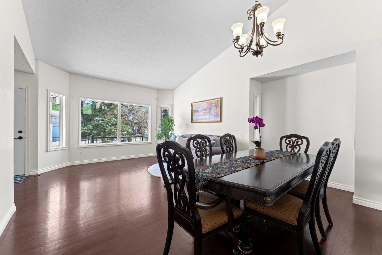232 Hawkmount Close NW