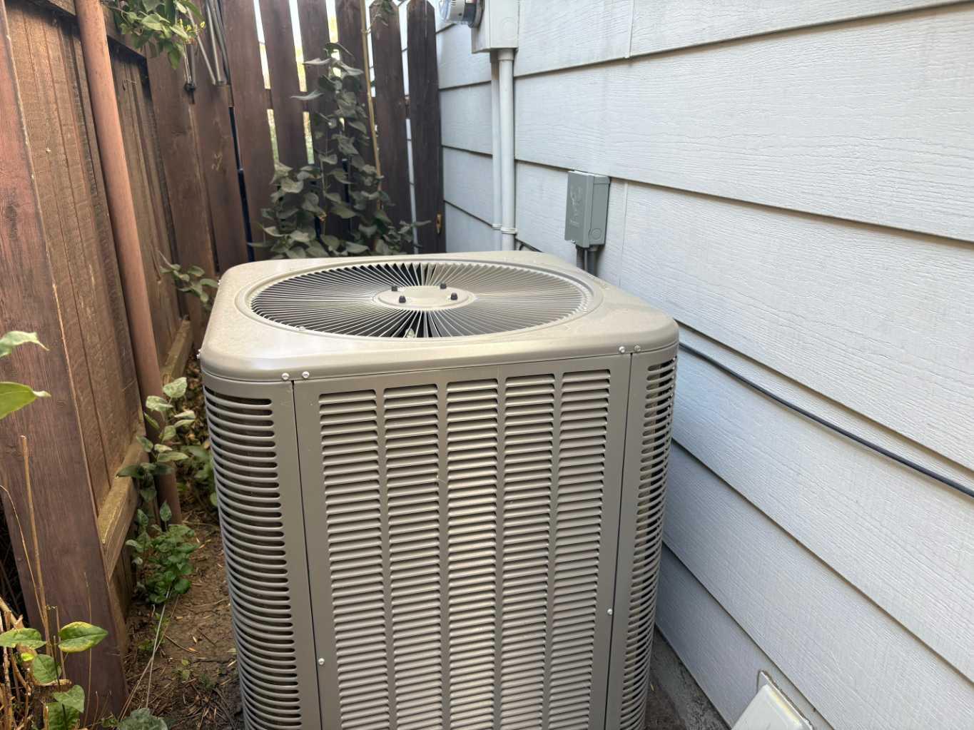 40 Cayuga Crescent W