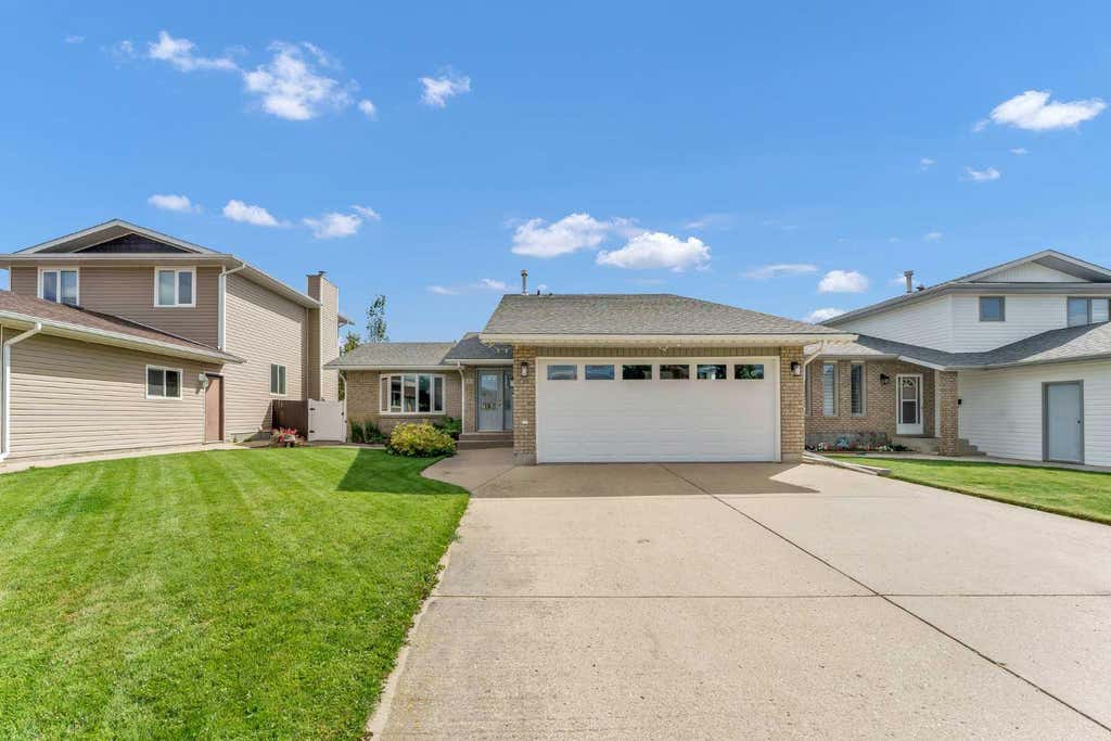 Photo of 29 Rice Drive SE, Medicine Hat, AB T1B 3X2 (MLS # A2338936)