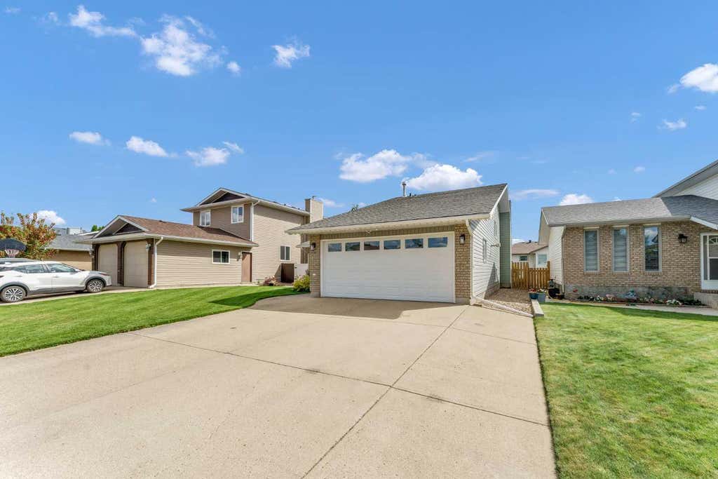 Photo of 29 Rice Drive SE, Medicine Hat, AB T1B 3X2 (MLS # A2338936)