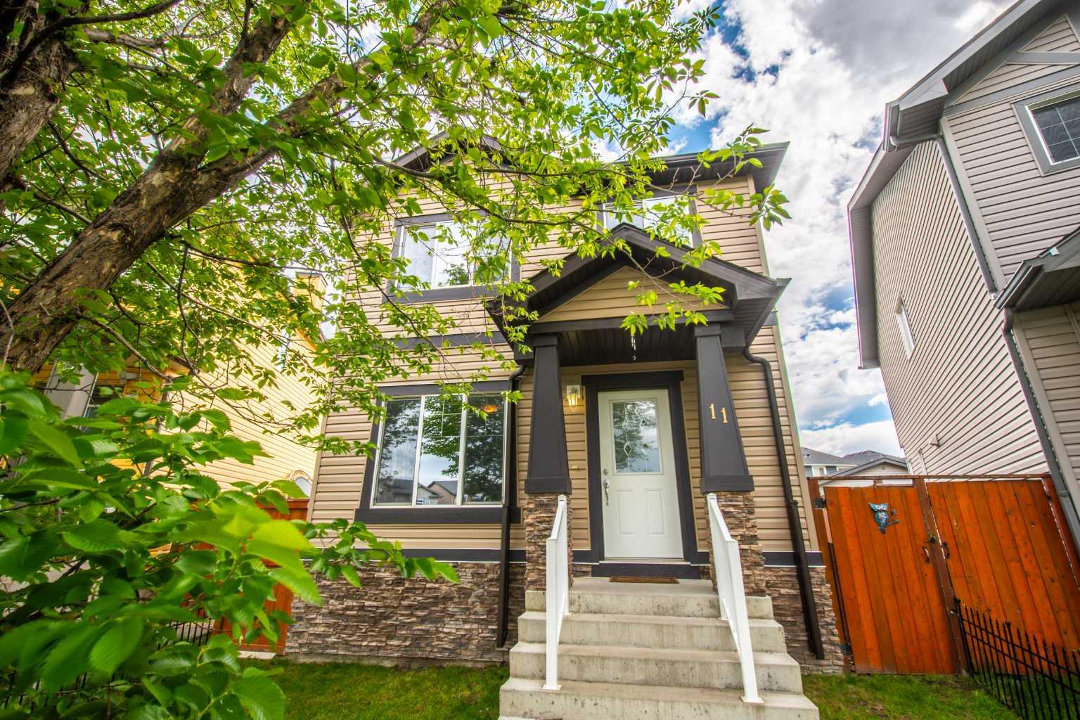 11 Saddlebrook Mews NE