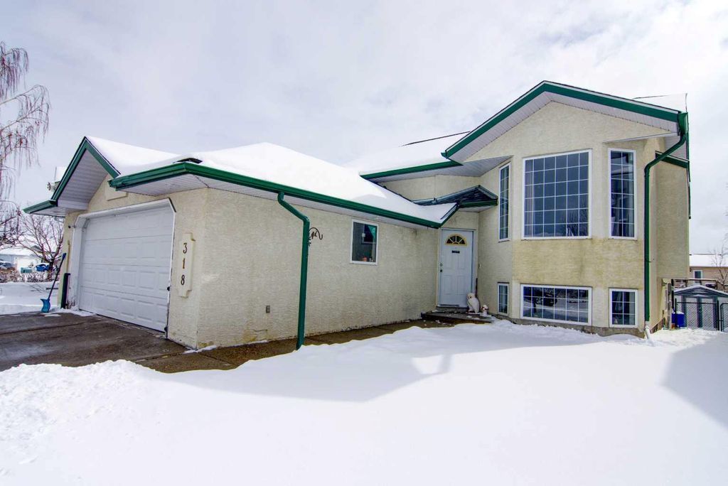 Photo of 318 Strathford Crescent, Strathmore, AB T1P 1N9 (MLS # A2291394)