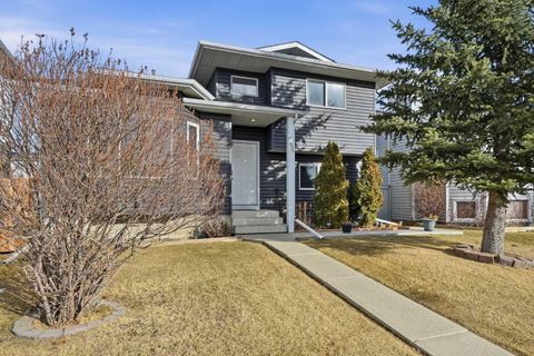Photo of 2855 Catalina Boulevard NE, Calgary, AB T1Y 6R2 (MLS # A2302836)
