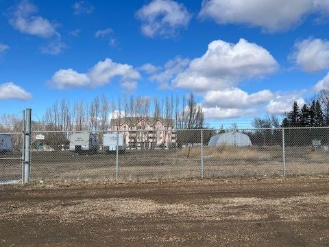 918 14 Avenue Wainwright AB T9W 1J9