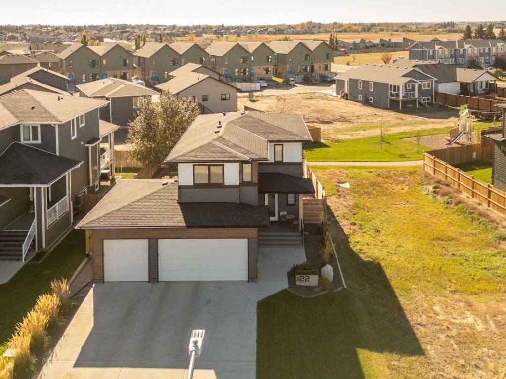Photo of 22 Prairie Sunset Ave Ave, Taber, AB T1G 0E7 (MLS # A2265420)