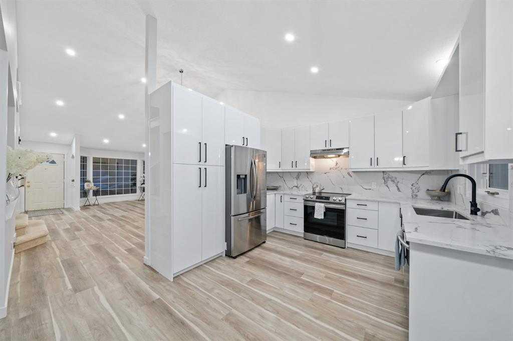 16 Sandringham Close NW