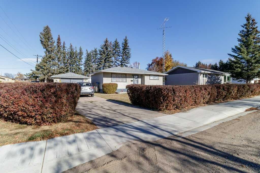Photo of 4638 50 Avenue, Bentley, AB T0C 0J0 (MLS # A2265263)