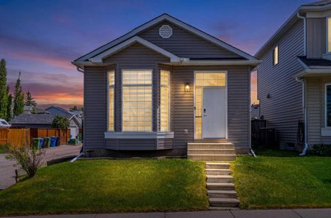 Photo of 395 River Rock Circle SE, Calgary, AB T2C 4B9 (MLS # A2320017)