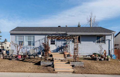 314 Olympia Crescent SE Calgary AB T2C 1G7