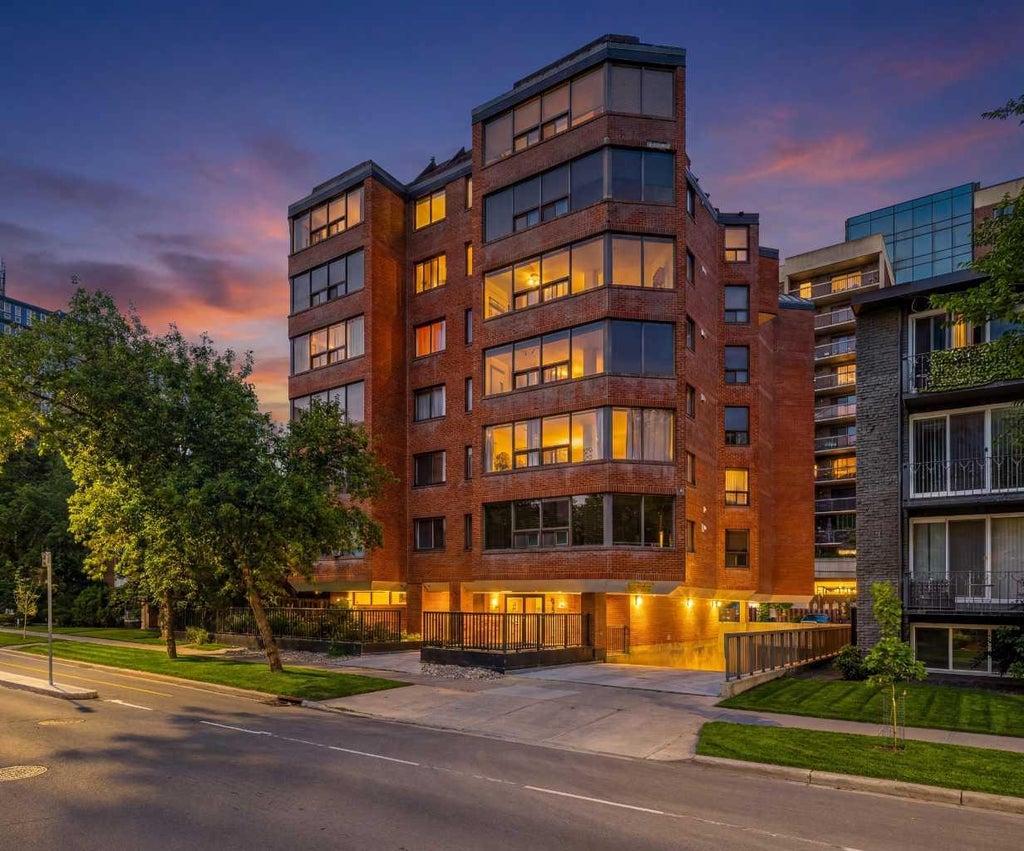 Photo of 626 15 Avenue SW #502, Calgary, AB T2R 0R5 (MLS # A2319138)