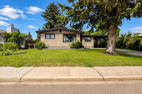 Photo of 808 2 Avenue W, Brooks, AB T1R 0B6 (MLS # A2327657)